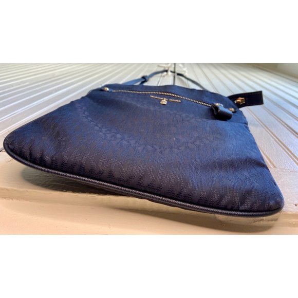Michael Kors Nylon Kelsey Navy Large Crossbody - Picture 4 of 13